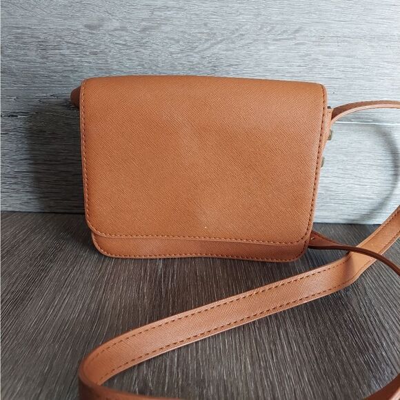 Forever 21 Crossbody Bag - Picture 1 of 9
